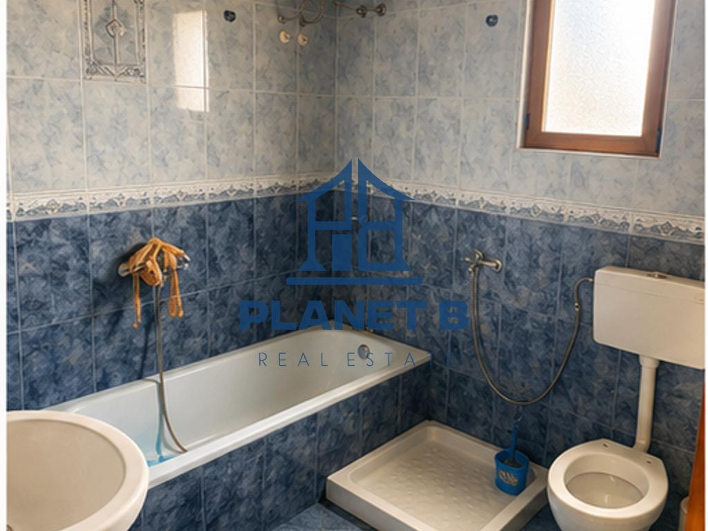 SHTËPI PRIVATE 2+1 ME OBORR PËR SHITJE – VLORË