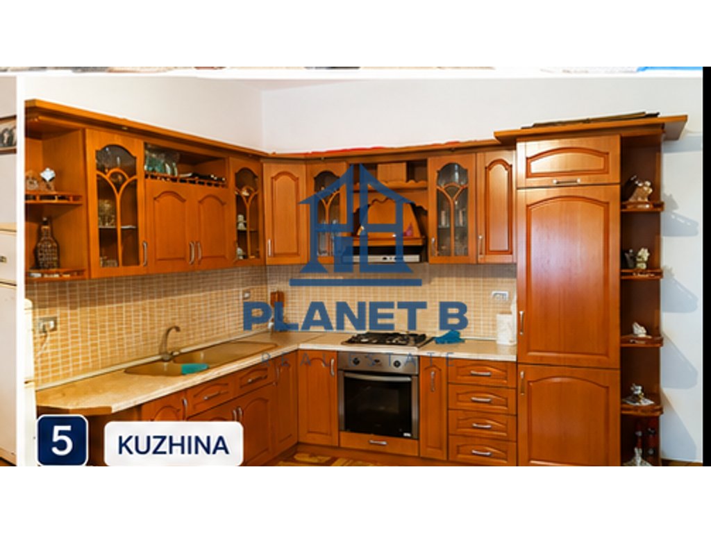 SHTËPI PRIVATE 2+1 ME OBORR PËR SHITJE – VLORË