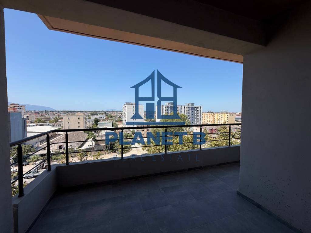 Shitet Apartament 1+1 tek Shtëpia e Oficerave në Vlorë