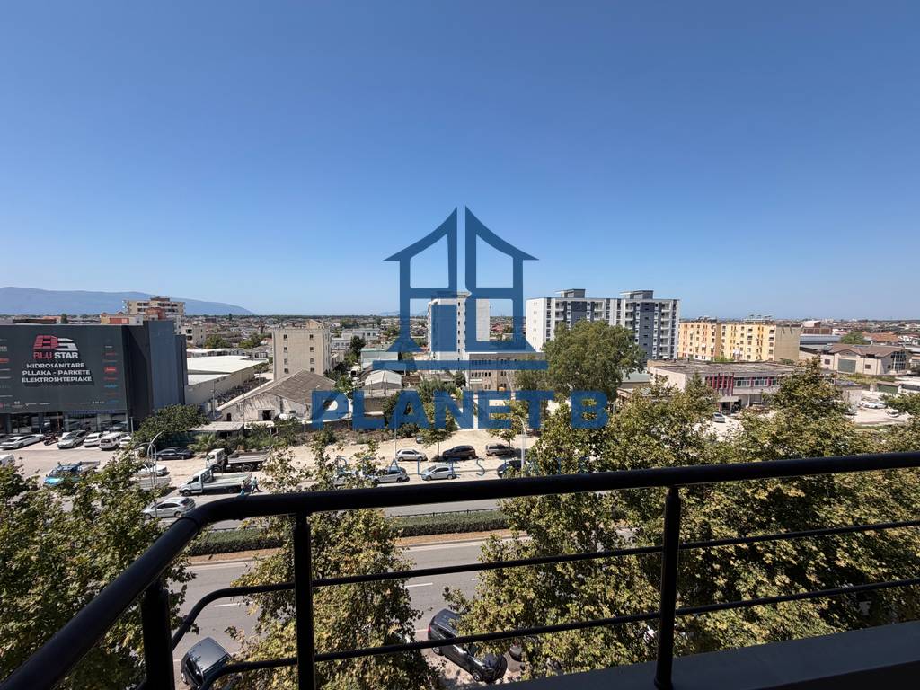 Shitet Apartament 1+1 tek Shtëpia e Oficerave në Vlorë