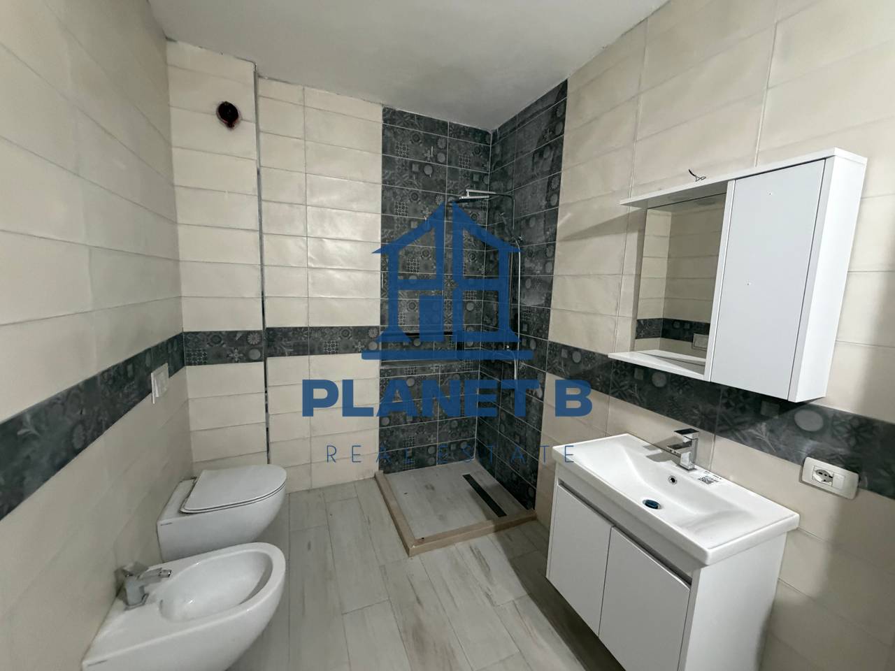 Apartment 1+1 for sale at the Officers' House in Vlora