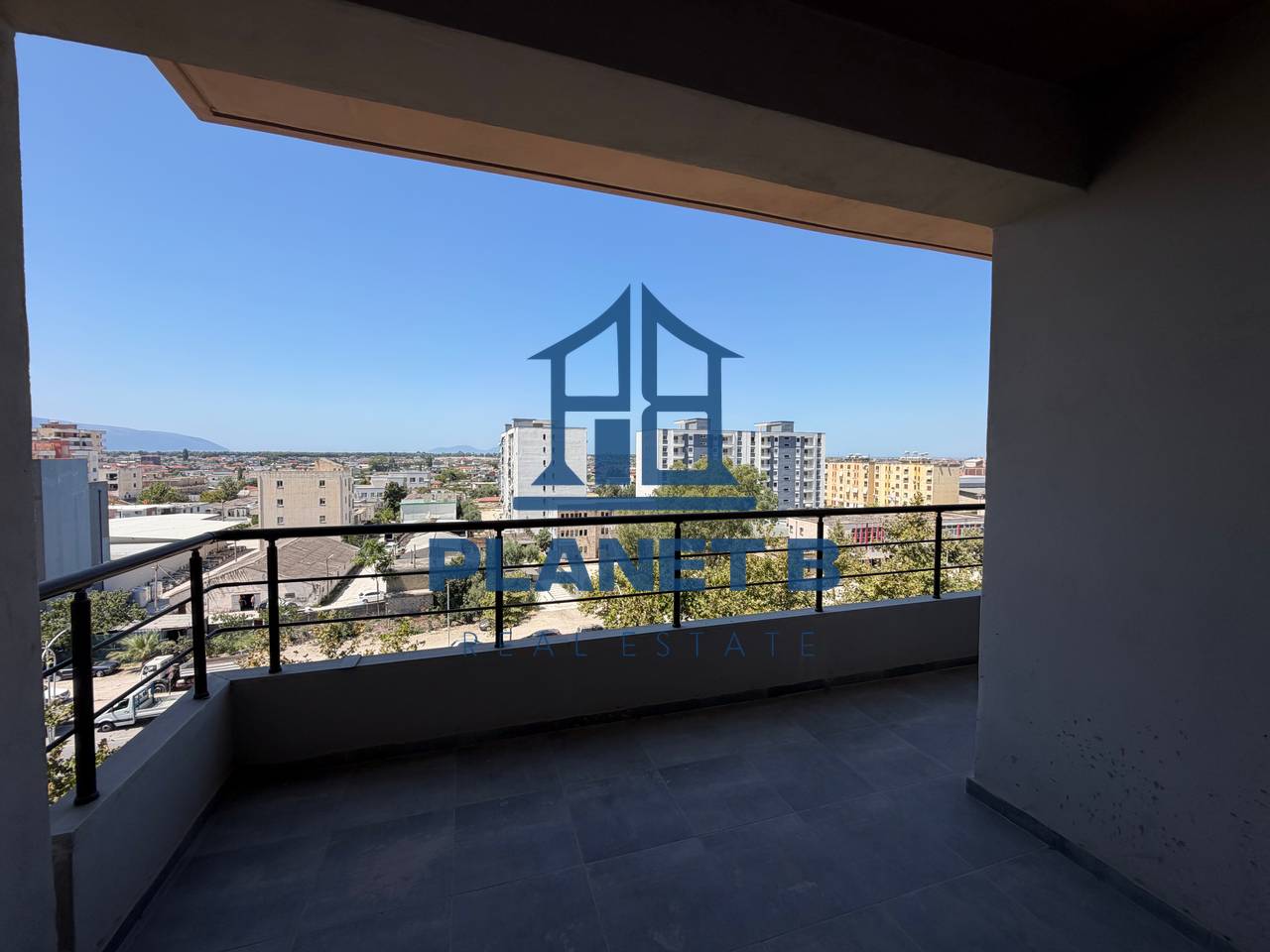 Apartment 1+1 for sale at the Officers' House in Vlora