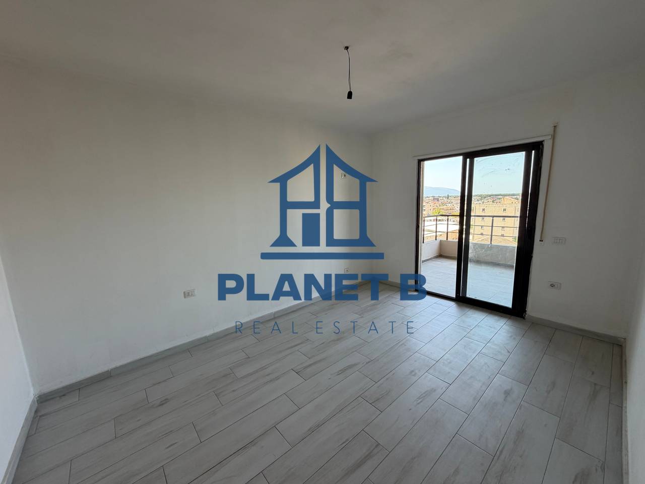 Apartment 1+1 for sale at the Officers' House in Vlora