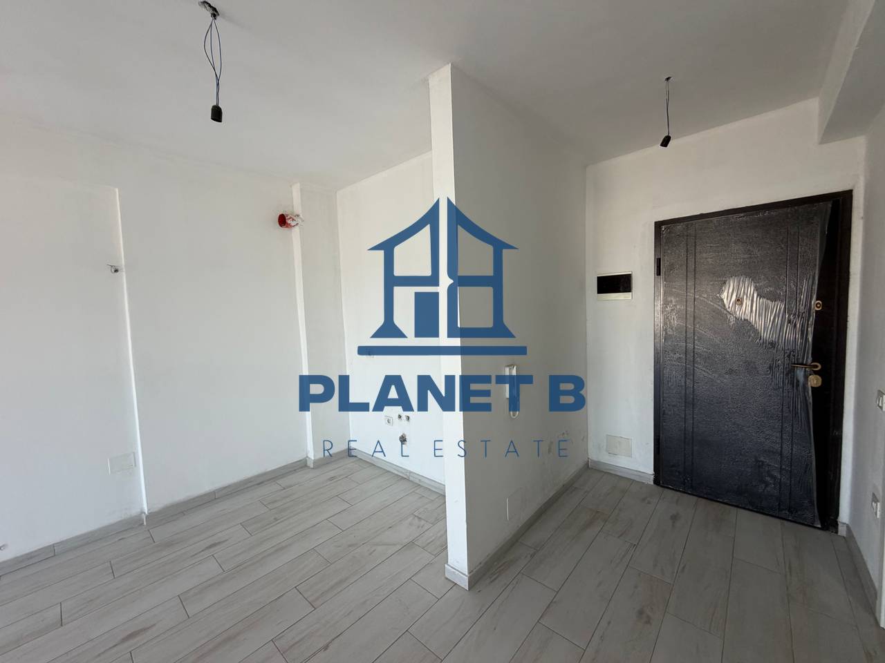 Apartment 1+1 for sale at the Officers' House in Vlora