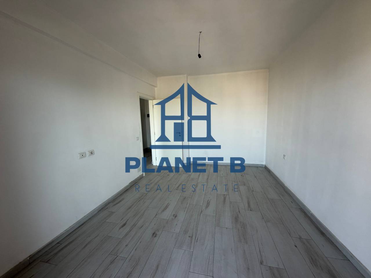 Apartment 1+1 for sale at the Officers' House in Vlora