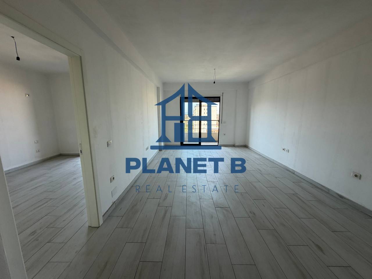 Apartment 1+1 for sale at the Officers' House in Vlora