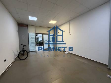 Dyqan me qira – Rruga e Çipajve, Vlorë