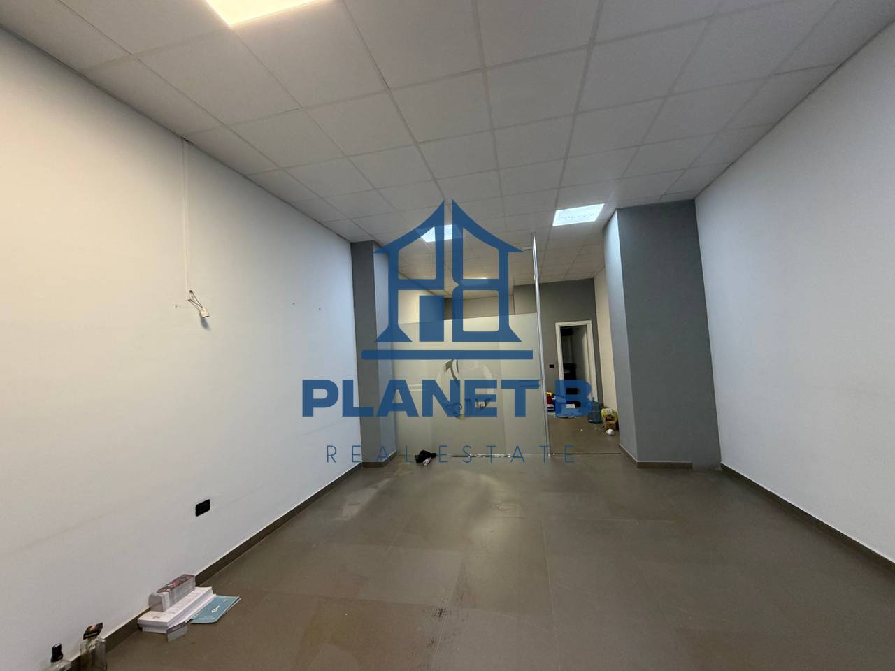 Dyqan me qira – Rruga e Çipajve, Vlorë