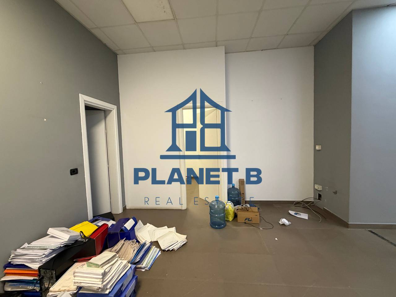 Dyqan me qira – Rruga e Çipajve, Vlorë