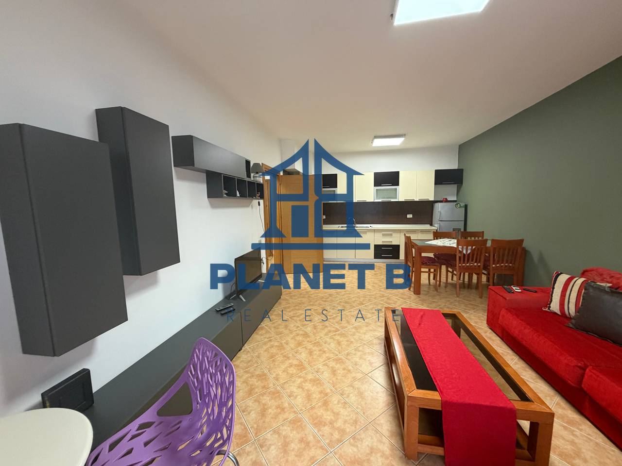 Jepet me Qera Apartamenti 1+1 ne Lungomare,Vlore