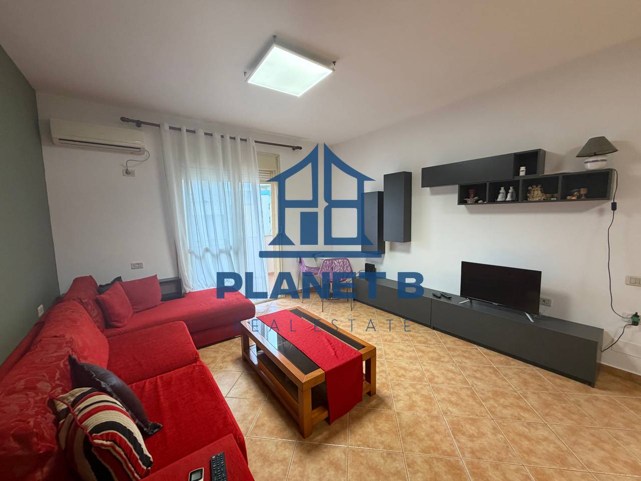 Jepet me Qera Apartamenti 1+1 ne Lungomare,Vlore