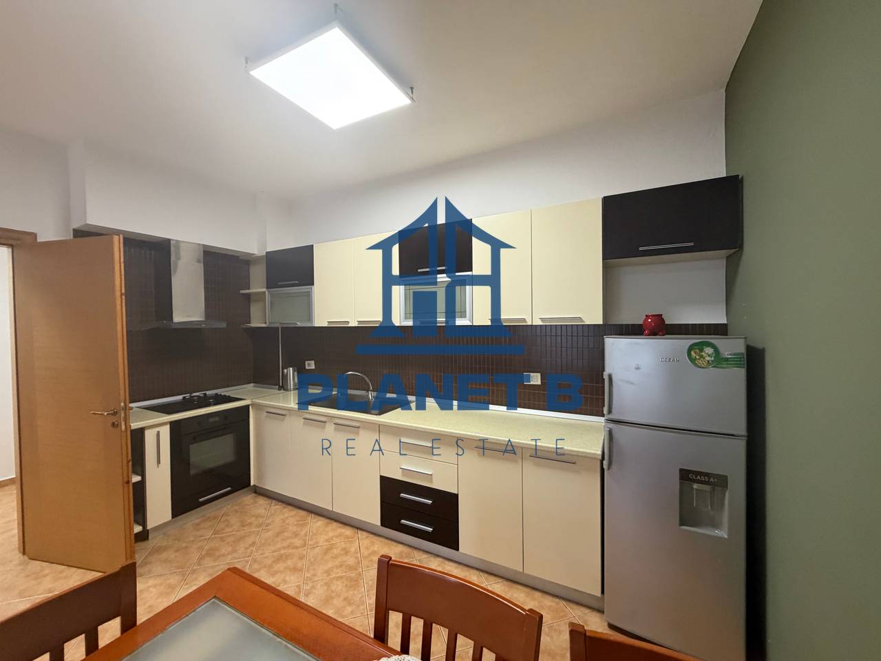 Jepet me Qera Apartamenti 1+1 ne Lungomare,Vlore