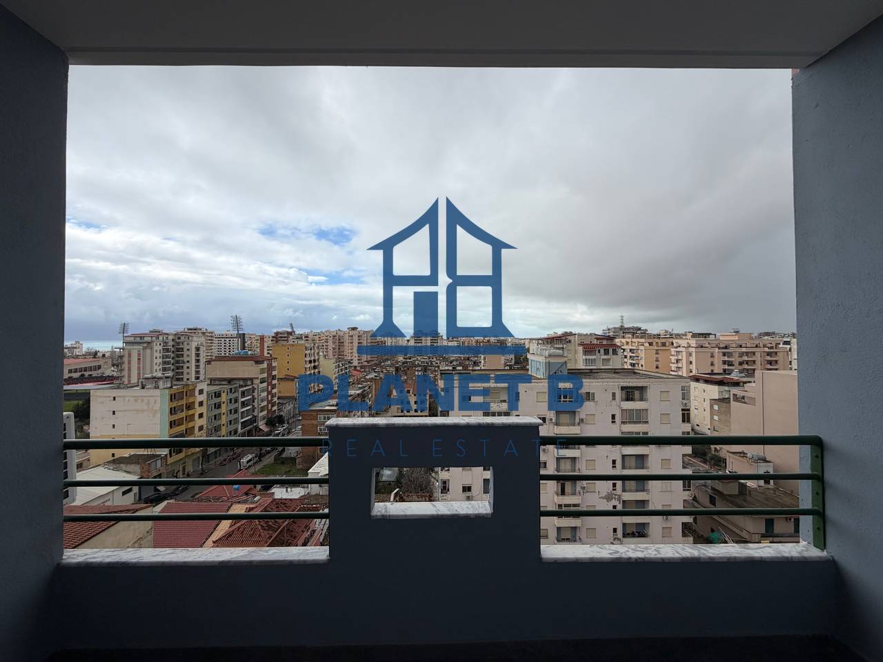 Shitet Apartament 1+1  – Pranë Stadiumit, Vlorë