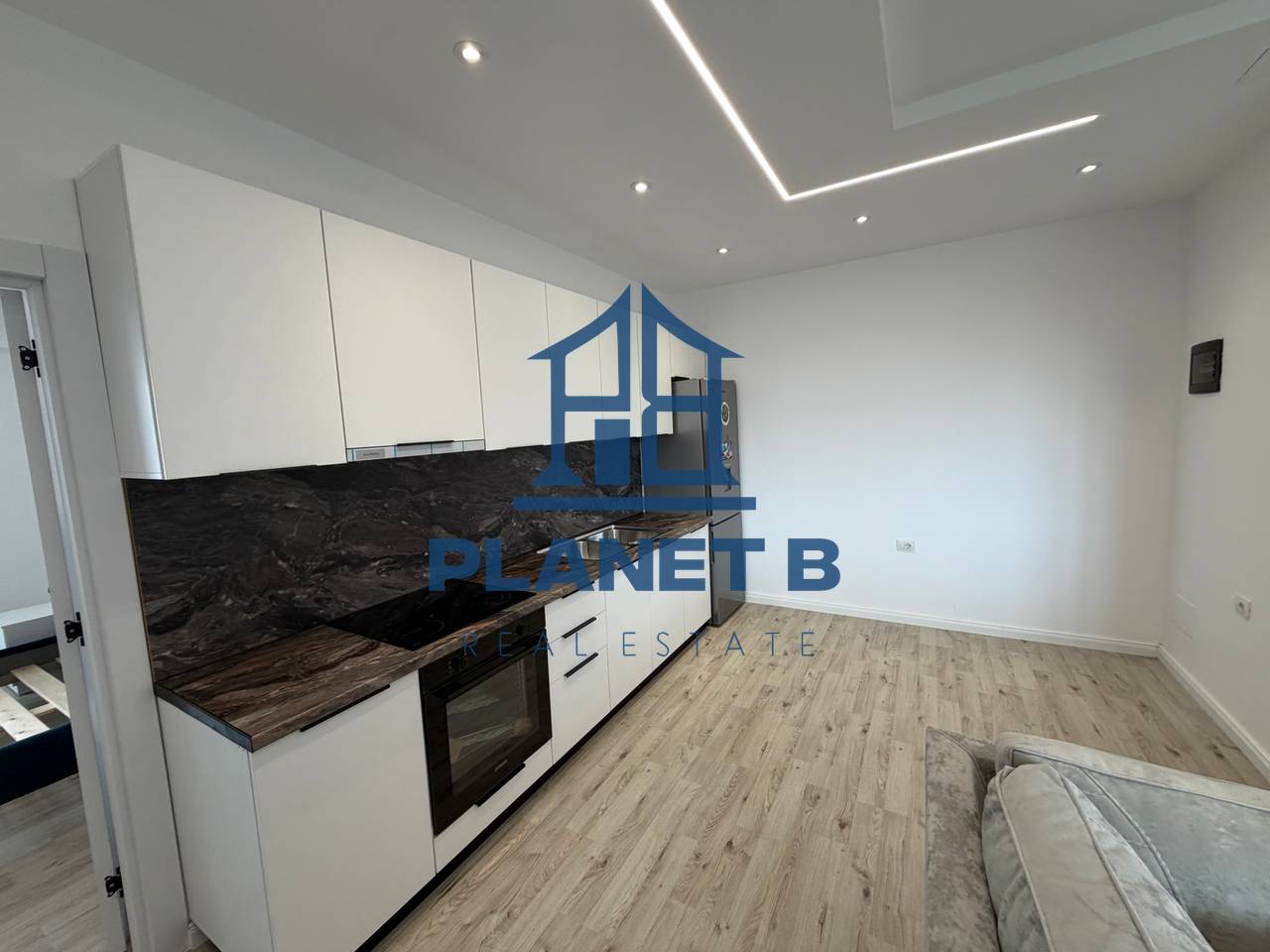 Shitet Apartament 1+1  – Pranë Stadiumit, Vlorë
