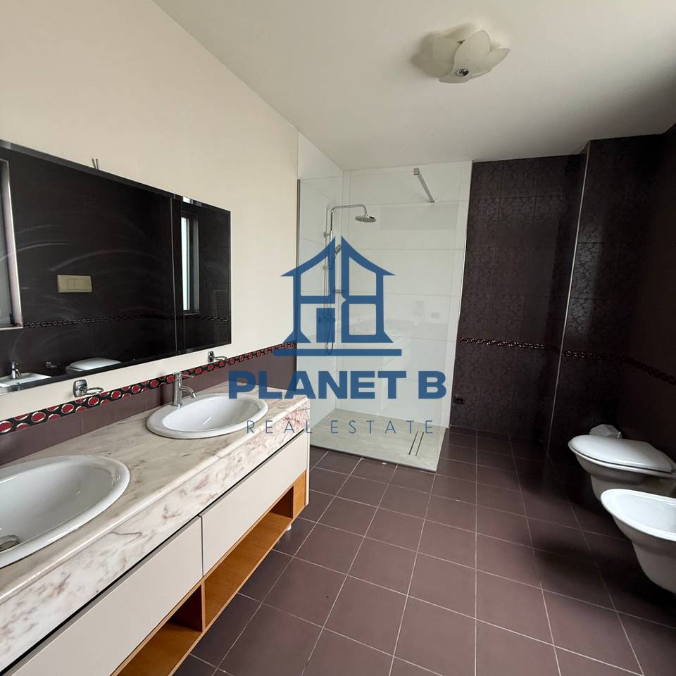 Appartamento di lusso 1+1 con grande terrazza e vista mare completa – Lungomare, Vlore