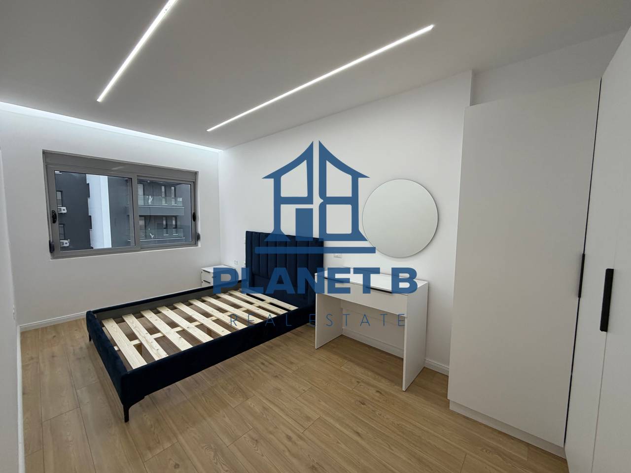 SHITET APARTAMENT 2+1+2 në Lungomare,Vlorë