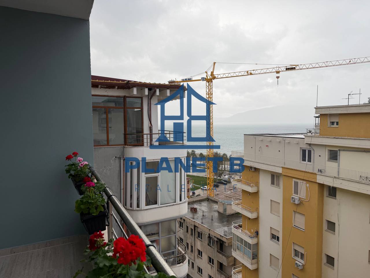 SHITET APARTAMENT 2+1+2 në Lungomare,Vlorë