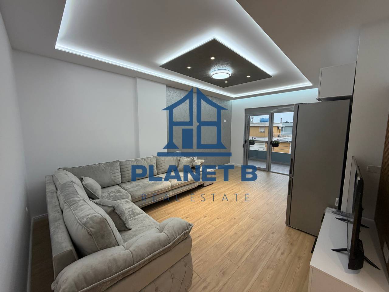 SHITET APARTAMENT 2+1+2 në Lungomare,Vlorë