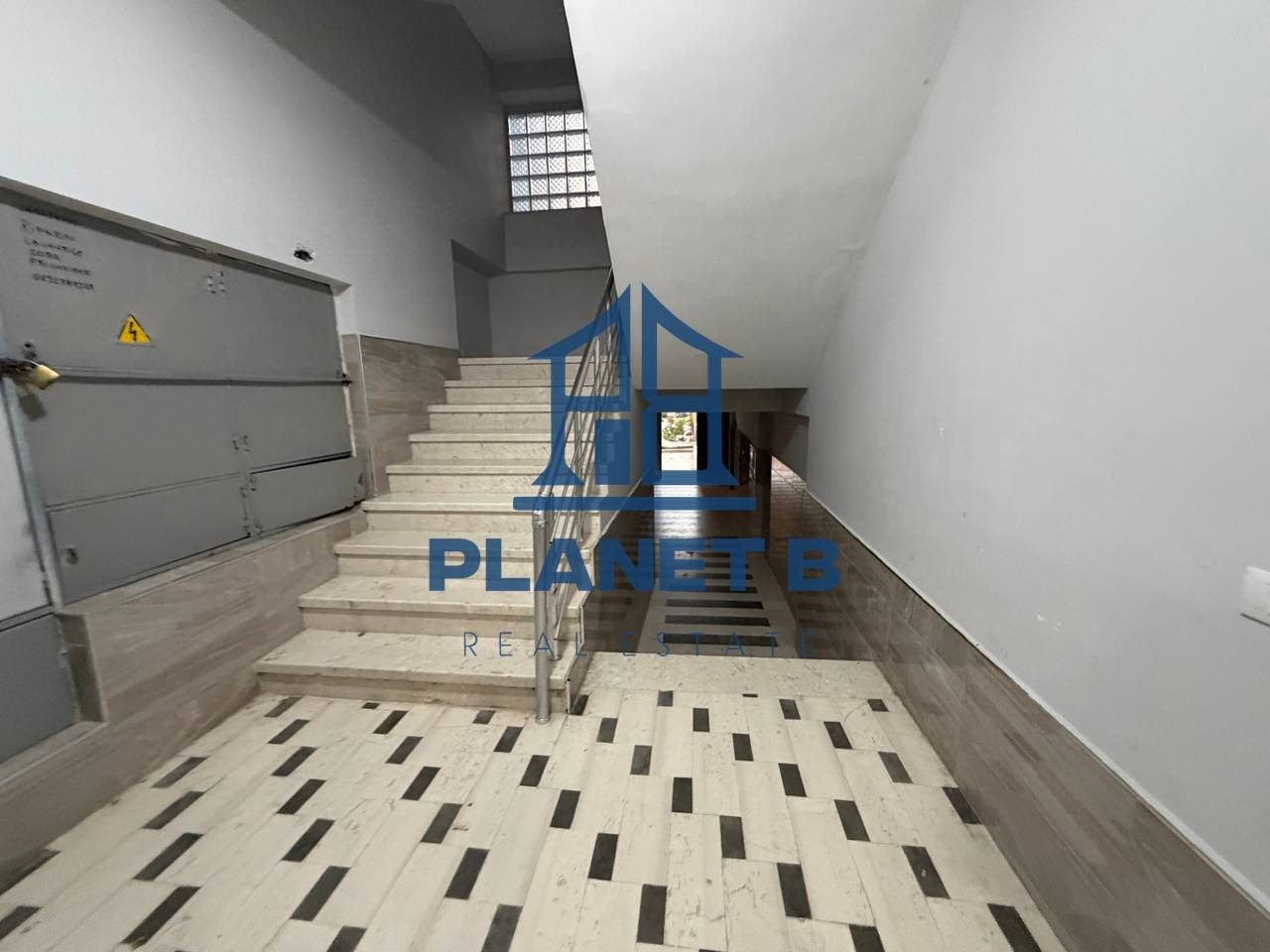 SHITET APARTAMENT 2+1+2 në Lungomare,Vlorë