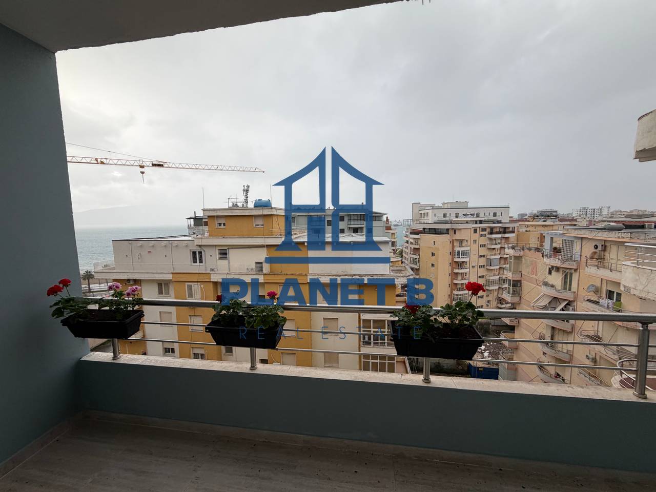 SHITET APARTAMENT 2+1+2 në Lungomare,Vlorë