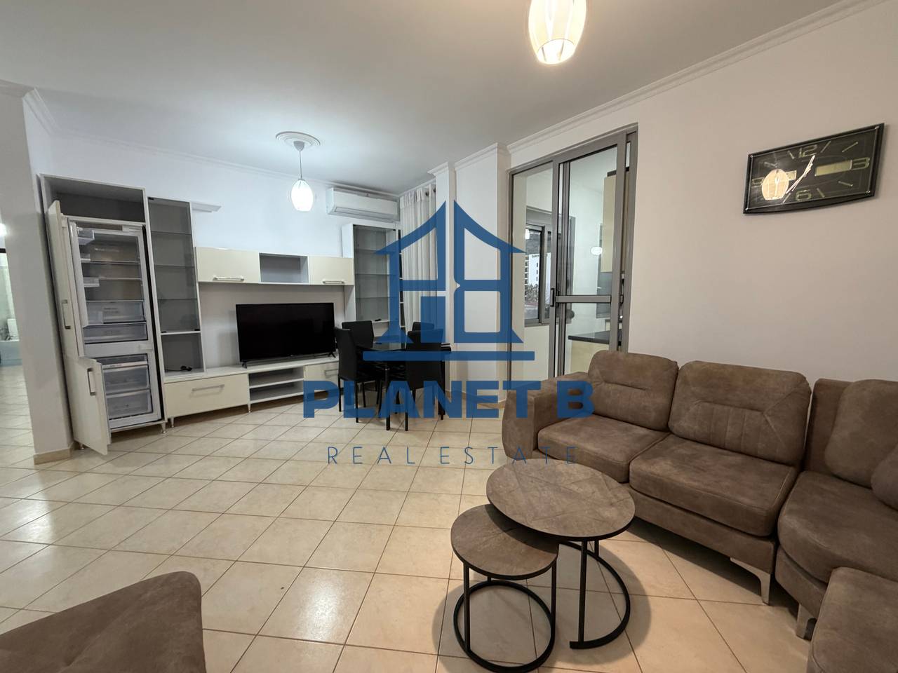 Apartament 2+1 me Qera ne Lungomare,Vlore