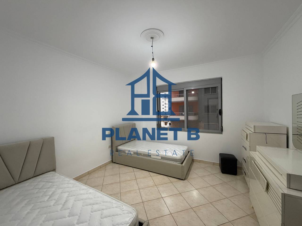 Apartament 2+1 me Qera ne Lungomare,Vlore