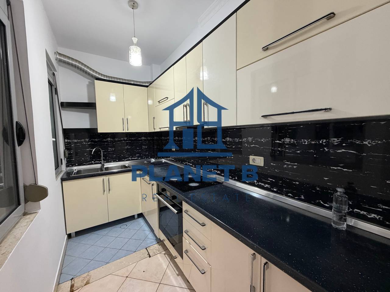 Apartament 2+1 me Qera ne Lungomare,Vlore