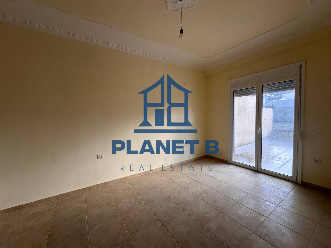 Appartamento 1+1 con Veranda in Vendita