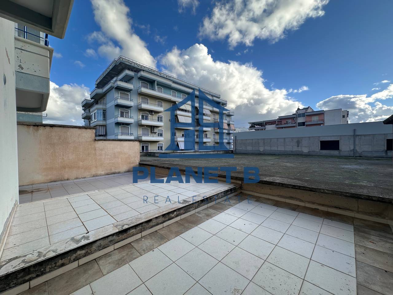 Appartamento 1+1 con Veranda in Vendita