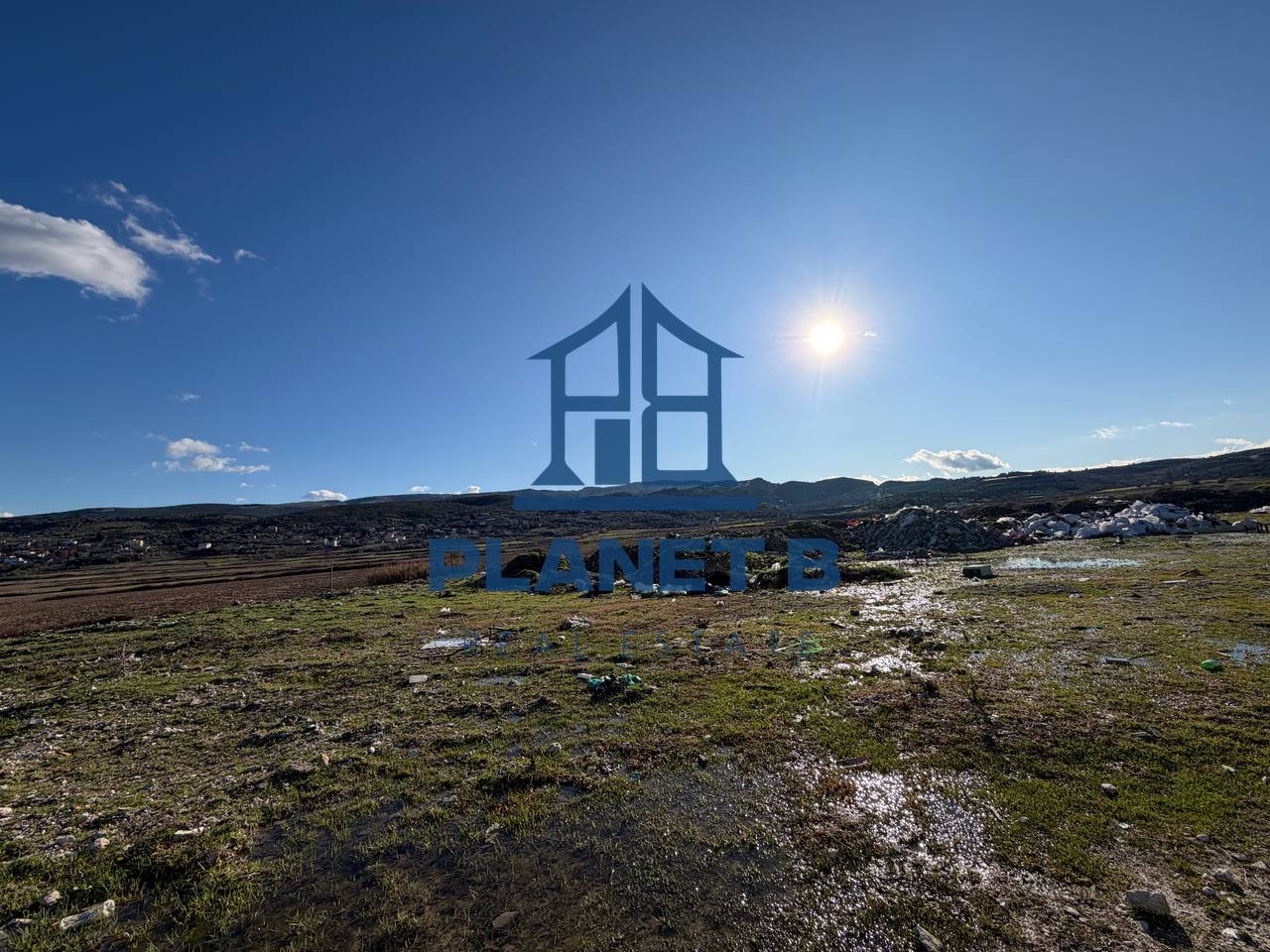 SHITET TOKË “ARE” NË RRUGË KRYESORE – QISHBARDHË, VLORË