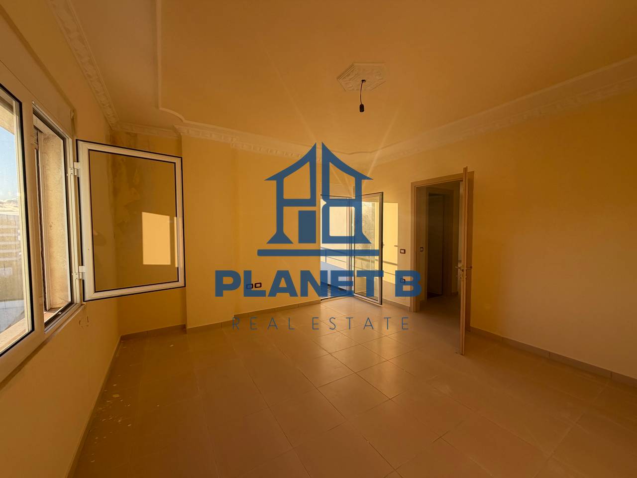 Shitet Apartament 1+1 në Lungomare,Vlorë