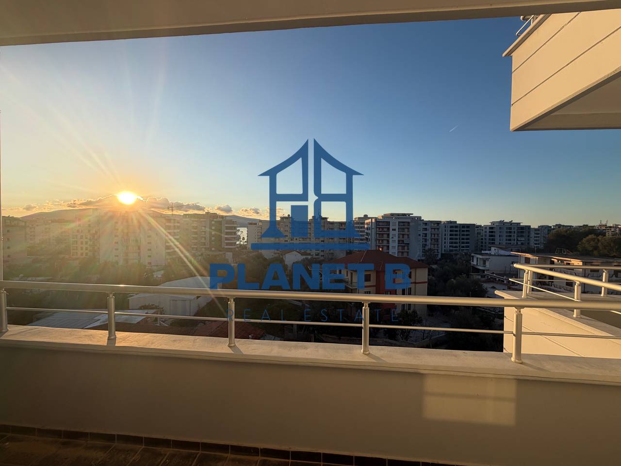 Shitet Apartament 1+1 në Lungomare,Vlorë