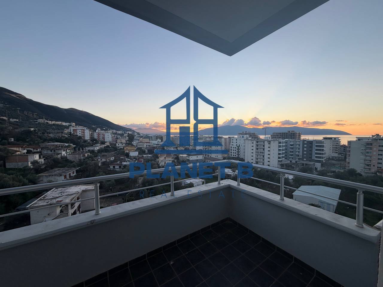 Apartament 2+1  në Shitje – Lungomare, Vlorë