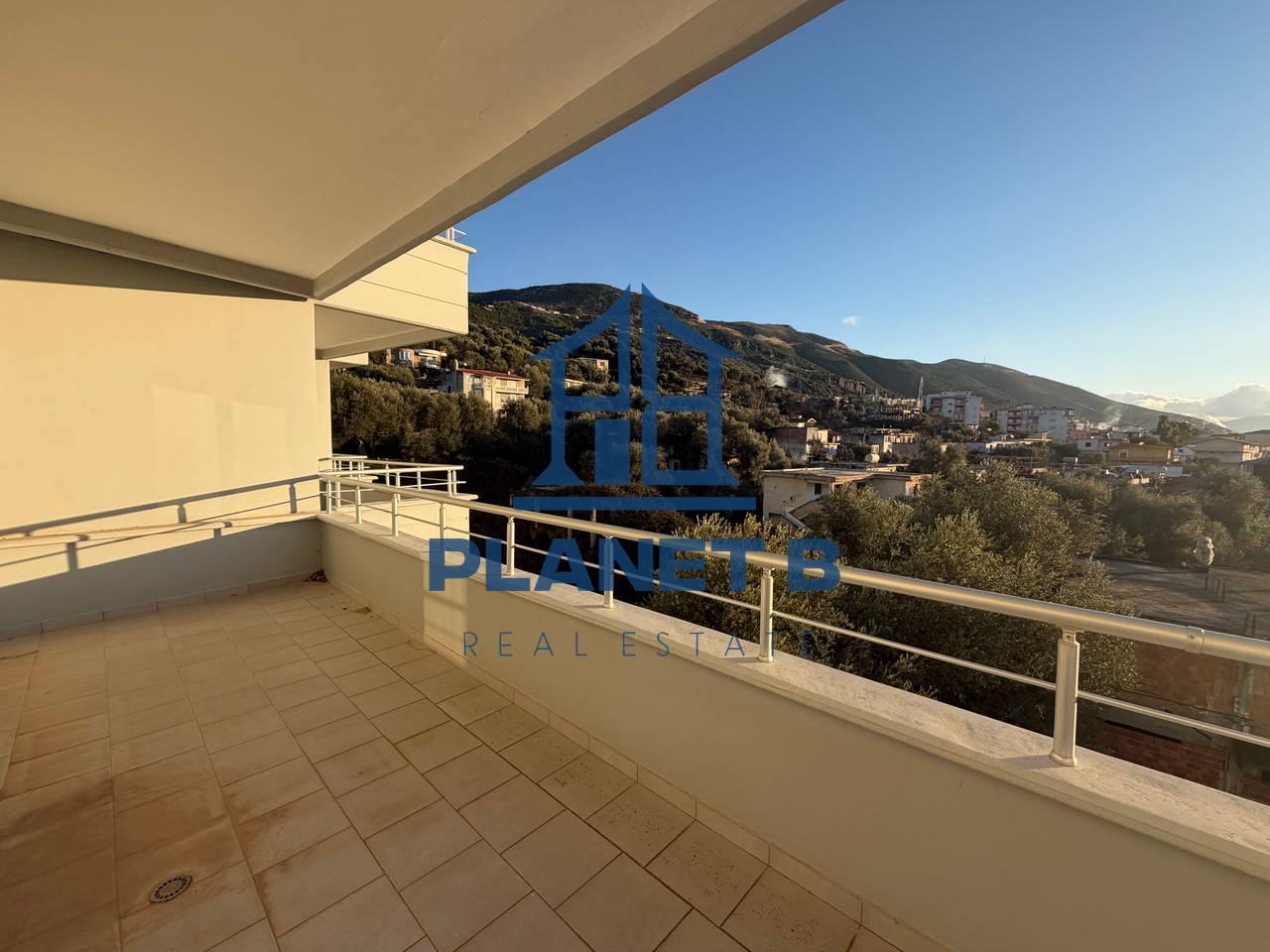 For sale 2+1+2 Bathrooms Apartment in Lungomare