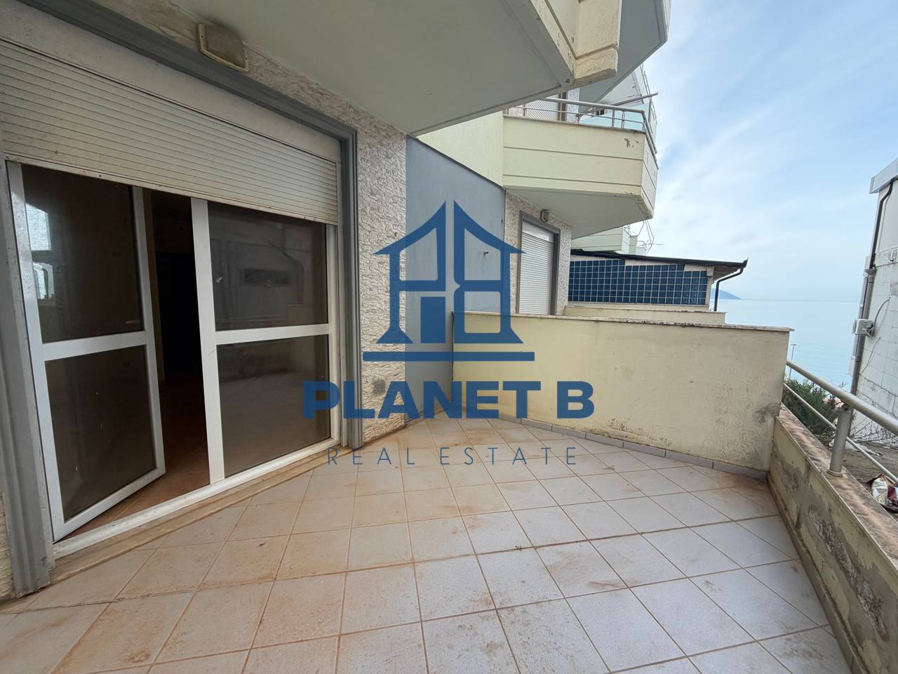 Shitet Garsionere+ Verande me Pamje deti tek Kalaja,Vlorë