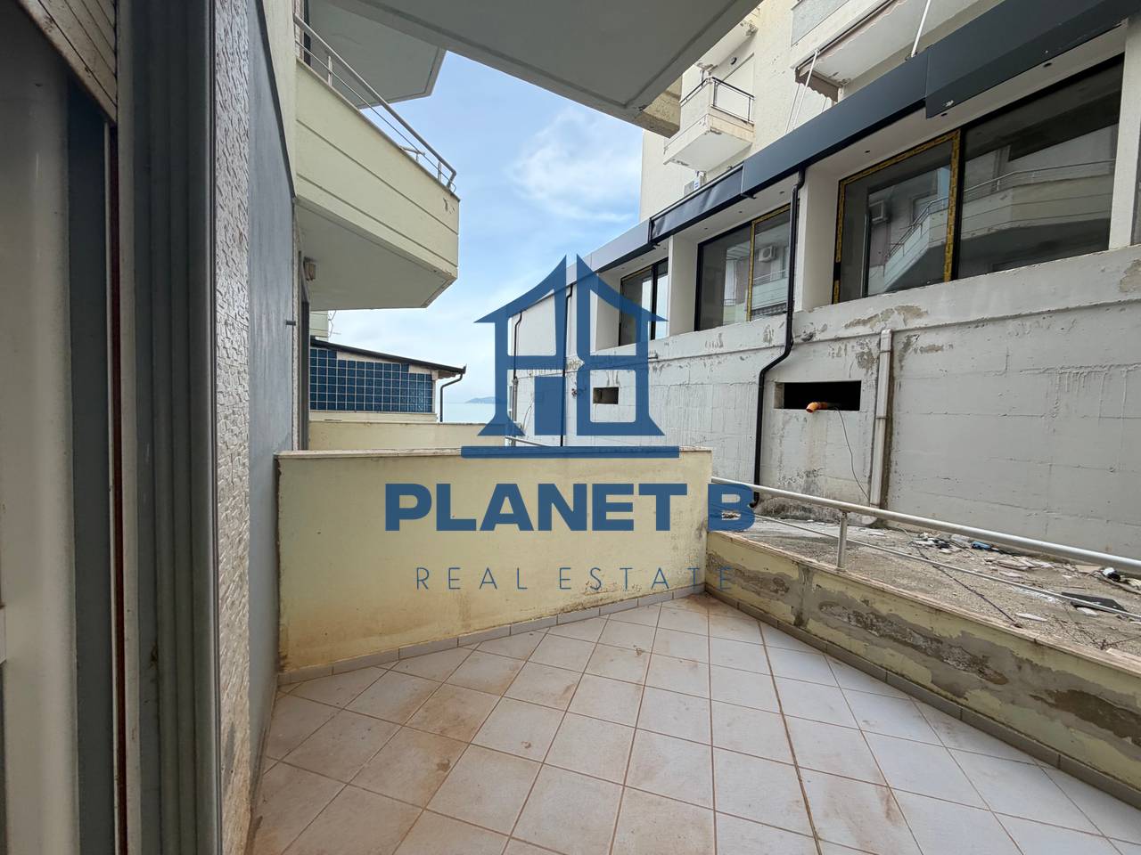 Shitet Garsionere+ Verande me Pamje deti tek Kalaja,Vlorë