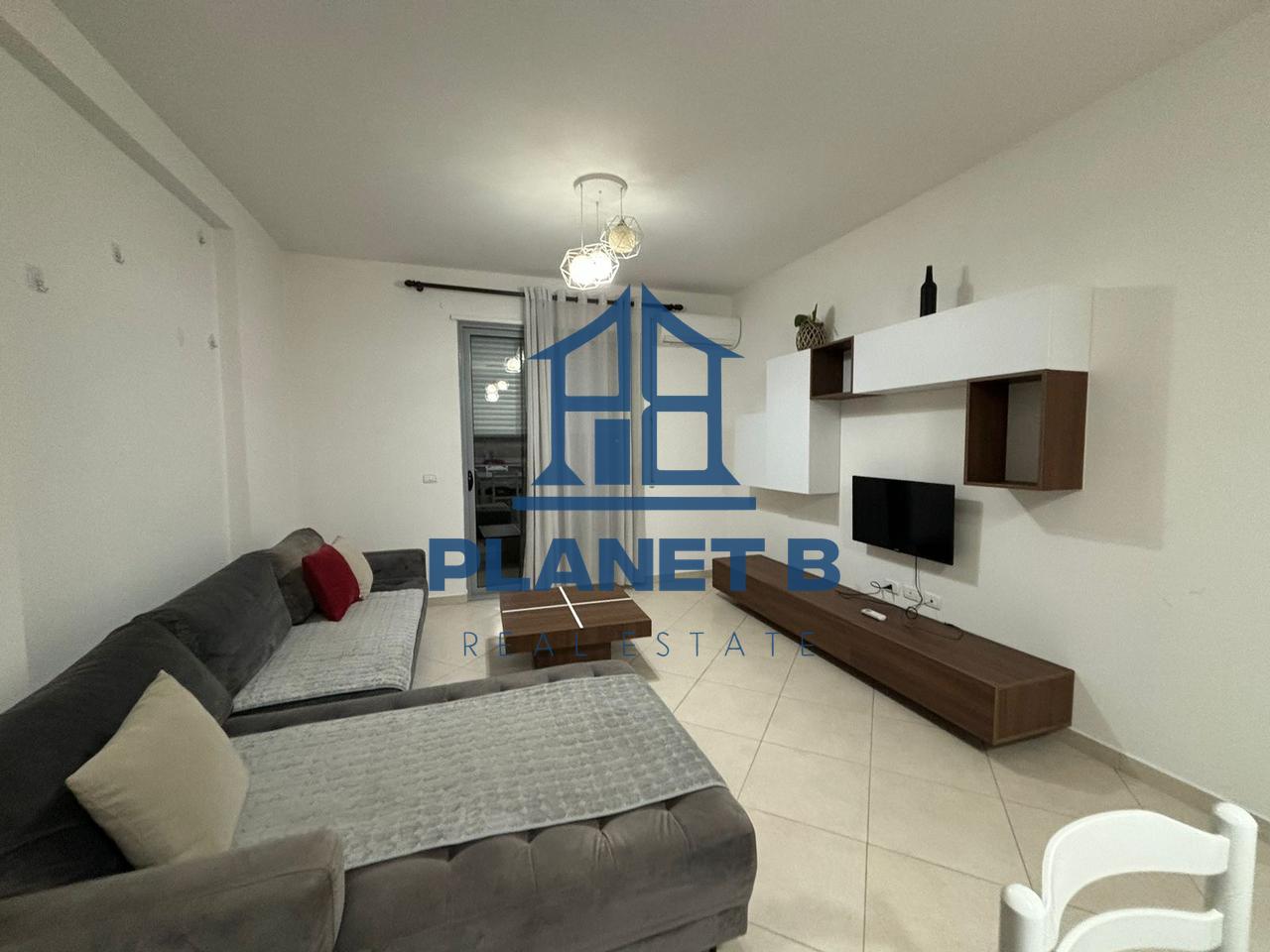 APARTAMENT 2+1+2 Tualete ME QERA TEK ISH- KOMBINATI,VLORË