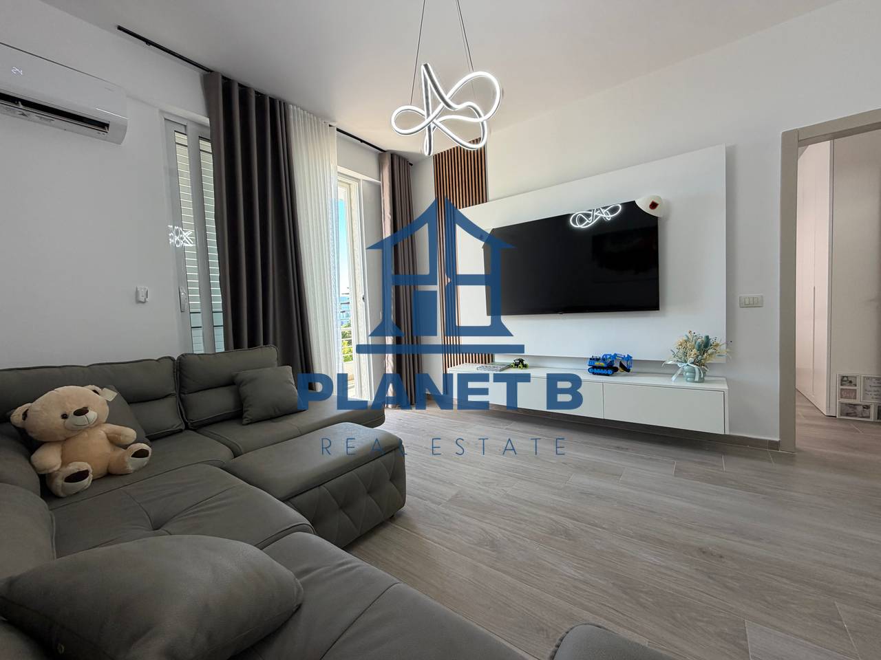 Appartamento di lusso in affitto a Vlorë