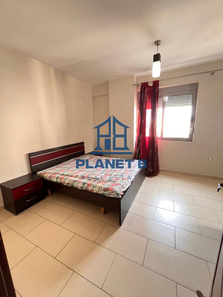 Shitet apartament 1+1 tek Ambulanca Vlore!