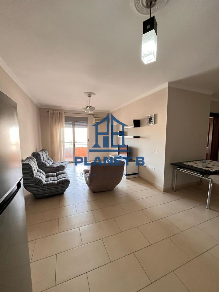 Shitet apartament 1+1 tek Ambulanca Vlore!