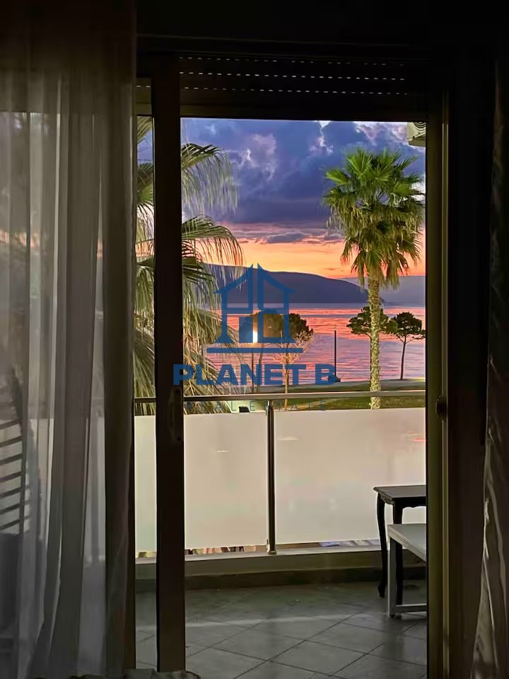 Luxury 2+1 Apartment with Sea View – First Line Lungomare