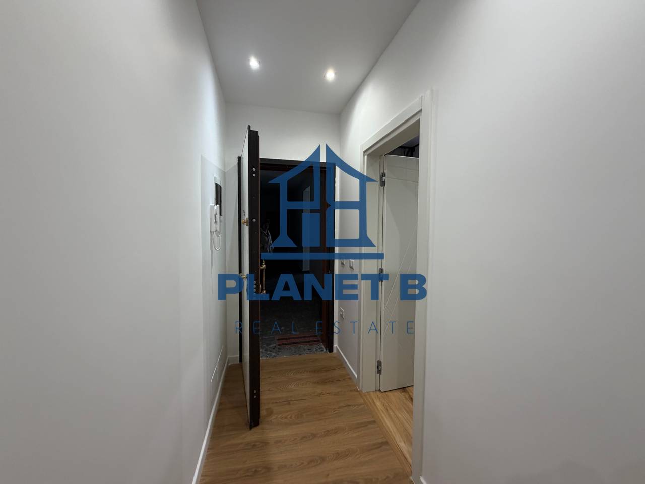 Jepet me qera Apartamenti 2+1+2 Tualete në Skelë,Vlorë