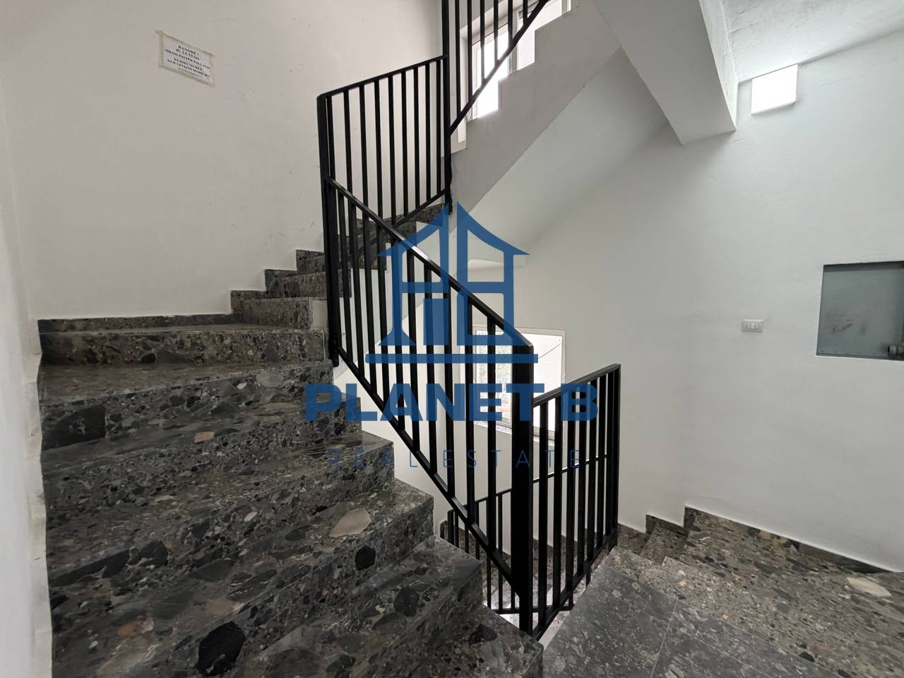 Jepet me qera Apartamenti 2+1+2 Tualete në Skelë,Vlorë
