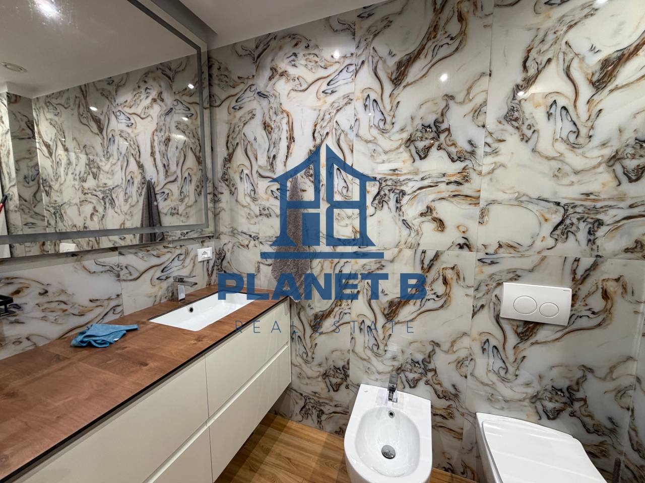 Jepet me qera Apartamenti 2+1+2 Tualete në Skelë,Vlorë