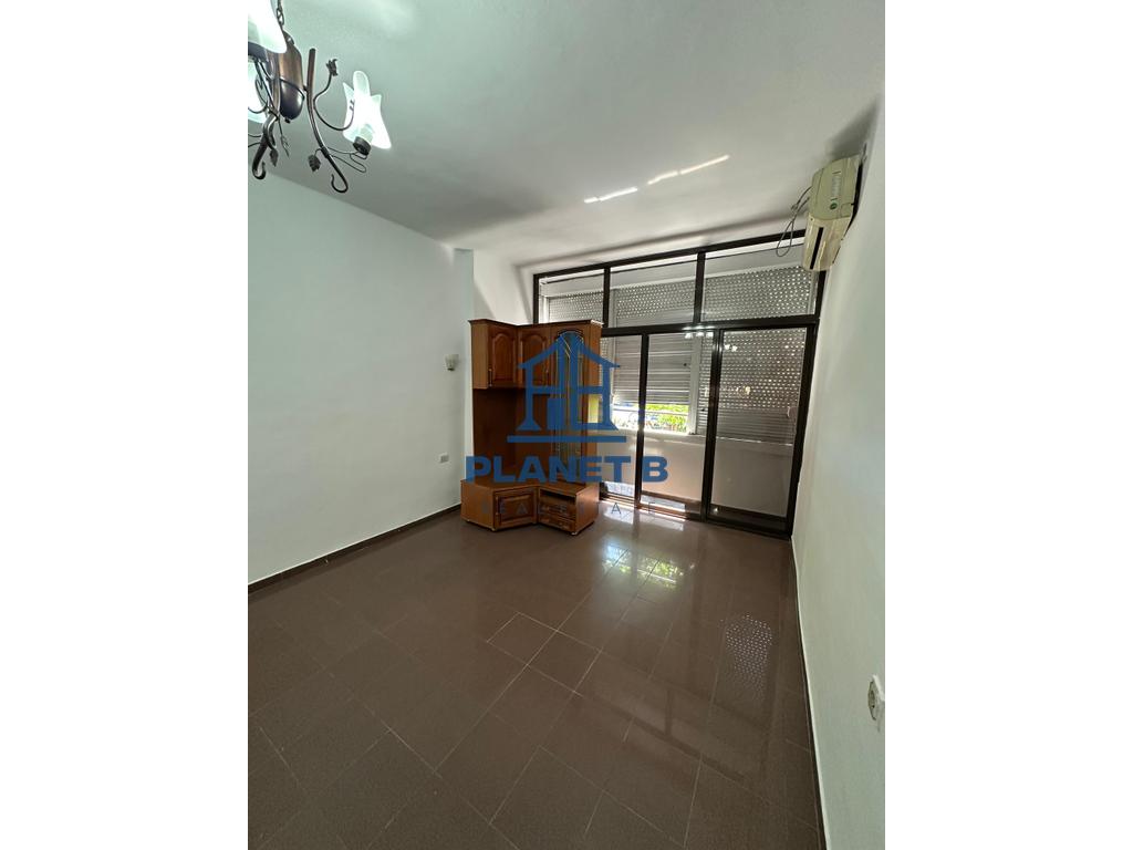 APARTAMENT 2+1 ME QIRA – RRUGA E DURRËSIT | IDEAL PËR BIZNES