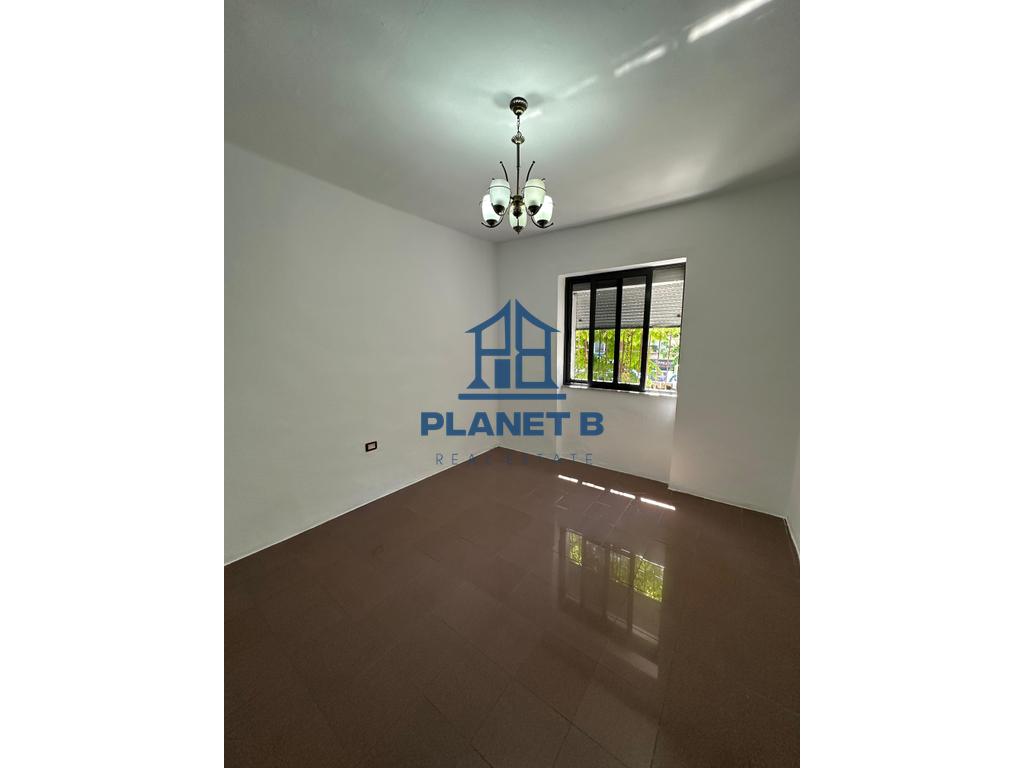 APARTAMENT 2+1 ME QIRA – RRUGA E DURRËSIT | IDEAL PËR BIZNES
