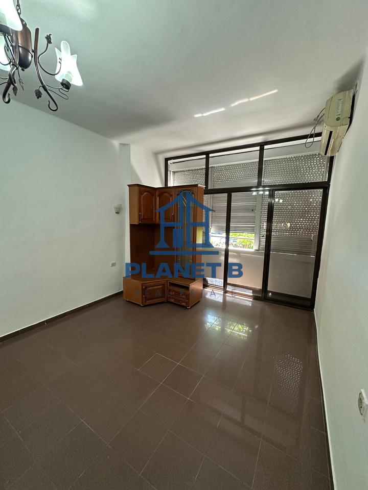 APARTAMENT 2+1 ME QIRA – RRUGA E DURRËSIT | IDEAL PËR BIZNES