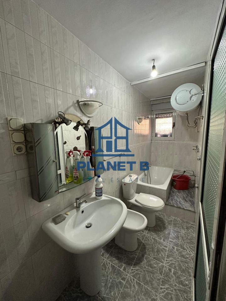 APARTAMENT 2+1 ME QIRA – RRUGA E DURRËSIT | IDEAL PËR BIZNES