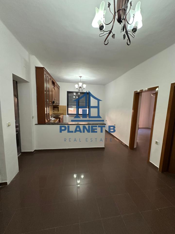 APARTAMENT 2+1 ME QIRA – RRUGA E DURRËSIT | IDEAL PËR BIZNES