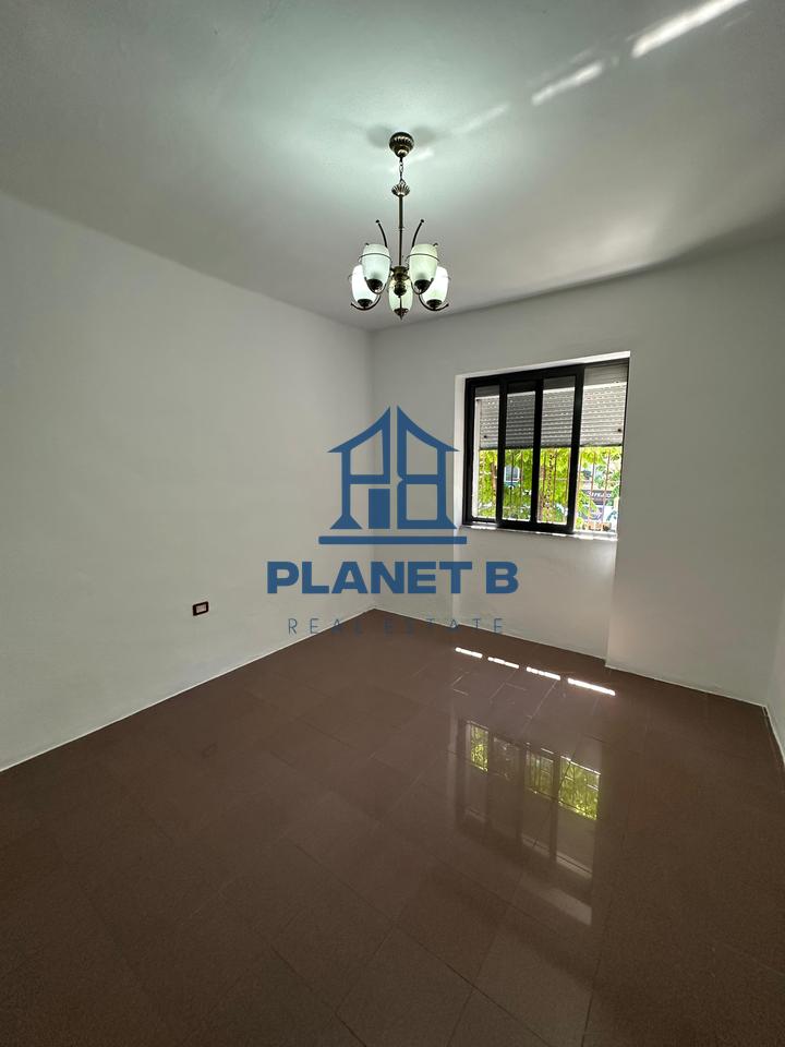 APARTAMENT 2+1 ME QIRA – RRUGA E DURRËSIT | IDEAL PËR BIZNES